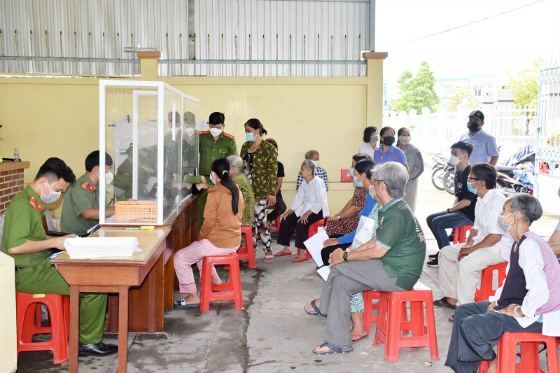 Công an tỉnh Bạc Liêu cấp CCCD, định danh điện tử xuyên những ngày lễ -0