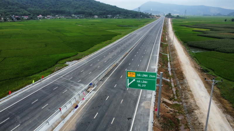 Thủ tướng Chính phủ chính thức phát lệnh thông xe hai tuyến cao tốc trong ngày đầu của kỳ nghỉ lễ -0