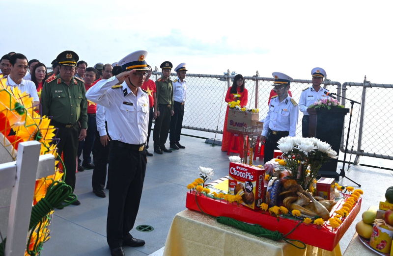 Khúc tráng ca bất tử giữa lòng biển khơi -0