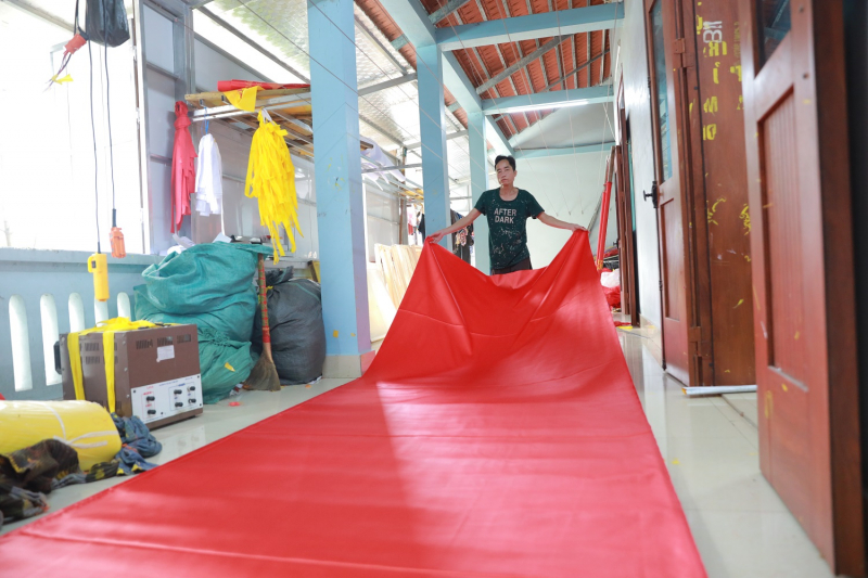 Về thăm ngôi làng với lịch sử 70 năm thêu cờ Tổ quốc -0