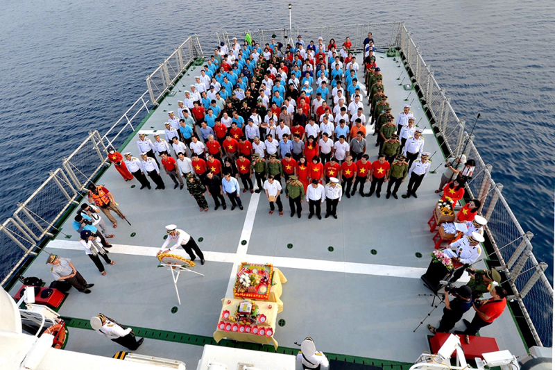 Khúc tráng ca bất tử giữa lòng biển khơi -0