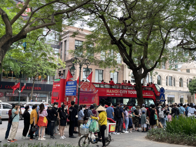 Hà Nội bổ sung thêm xe buýt 2 tầng phục vụ miễn phí người dân dịp nghỉ lễ -0