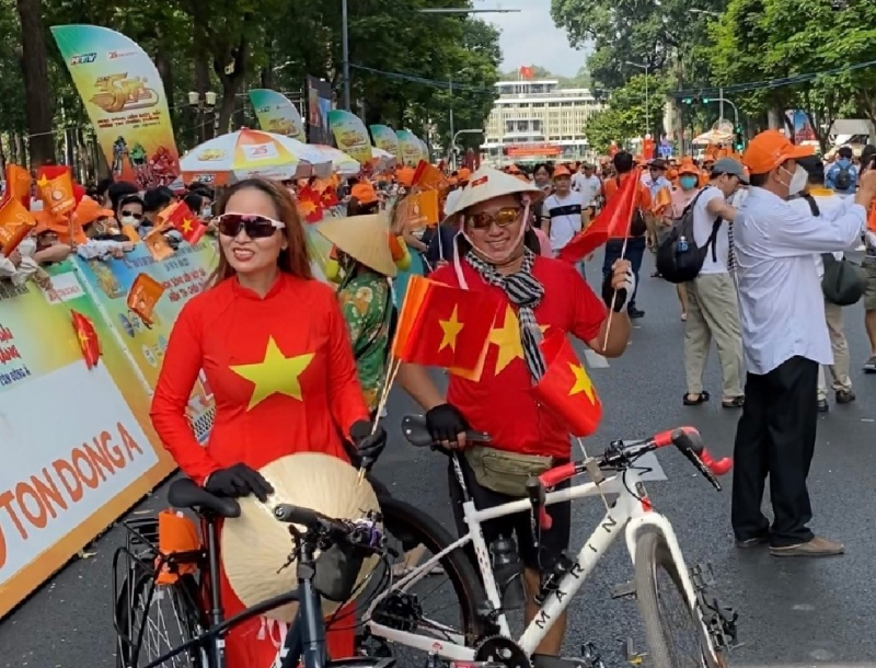 Lực lượng Công an TP Hồ Chí Minh mướt mồ hôi dưới nắng nóng bảo vệ lễ 30/4 -0