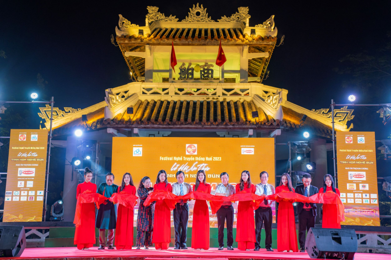 Lễ hội ẩm thực Festival Nghề truyền thống Huế thu hút hàng nghìn du khách -0