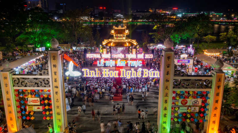 Lễ hội ẩm thực Festival Nghề truyền thống Huế thu hút hàng nghìn du khách -0