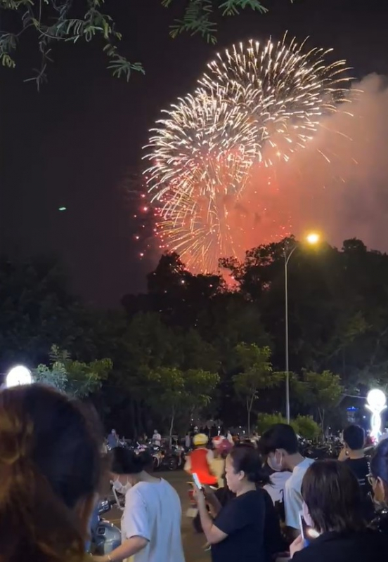 CSGT xuyên đêm đảm bảo TTATGT để người dân đón lễ 30/4 -0