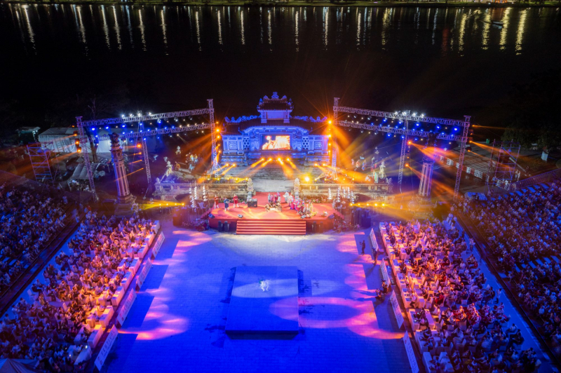 Khách du lịch đến Cố đô Huế tăng đột biến trong dịp nghỉ lễ  -0