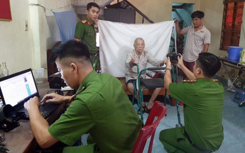 Cấp căn cước và tài khoản định danh điện tử cho công dân xuyên kỳ nghỉ lễ -0