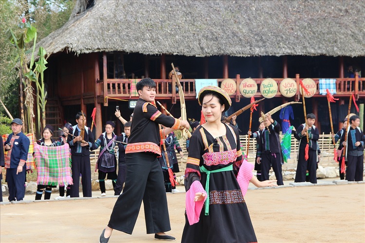 Tham quan trải nghiệm du lịch cộng đồng ở Sa Pa hút khách -0