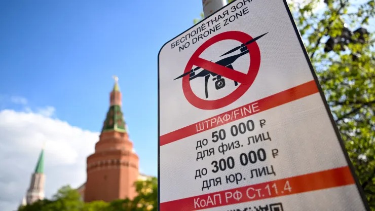 Tổng thống Zelensky: Ukraine còn thiếu vũ khí nên không hề tấn công Điện Kremlin! -0