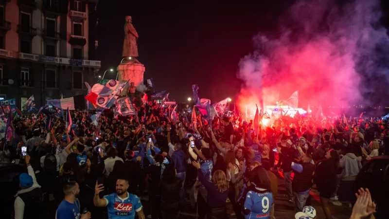 Bị bắn chết khi ăn mừng chiến thắng tuyển Napoli -0
