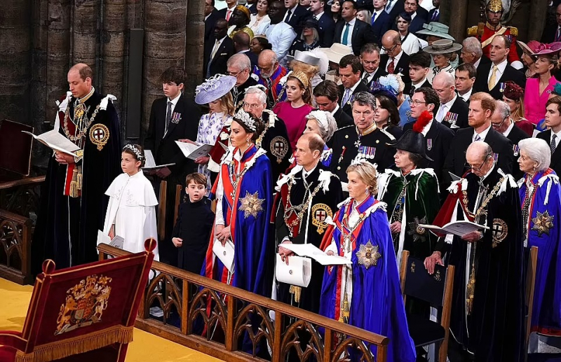 Vua Charles III nguyện cầu mọi người đều được dẫn dắt tới con đường hòa bình -0