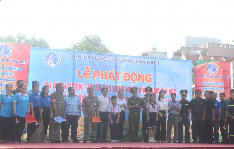 Bắt giữ 5 đối tượng ngay sau khi ra quân tuyên truyền, bóc, xóa quảng cáo “tín dụng đen” -0