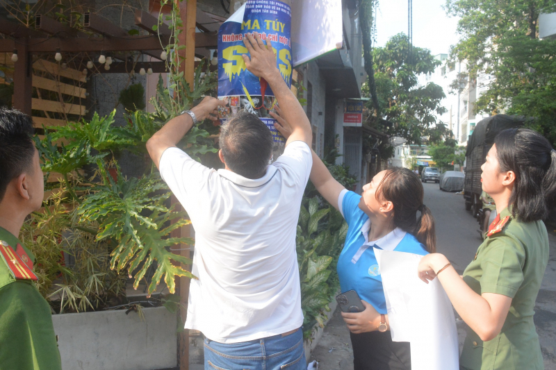 Bắt giữ 5 đối tượng ngay sau khi ra quân tuyên truyền, bóc, xóa quảng cáo “tín dụng đen” -0