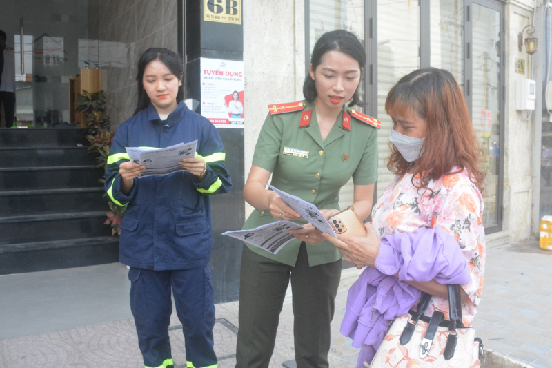 Bắt giữ 5 đối tượng ngay sau khi ra quân tuyên truyền, bóc, xóa quảng cáo “tín dụng đen” -1