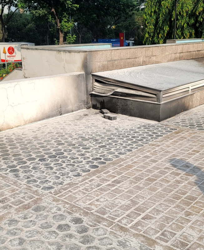 Chung cư 5 lần bị phóng hỏa: Bắt nghi can là một người phụ nữ -0