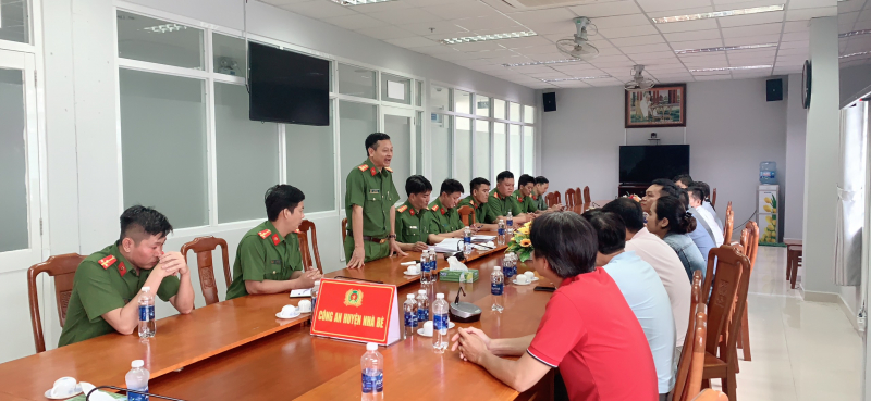 Chung cư 5 lần bị phóng hỏa: Bắt nghi can là một người phụ nữ -0