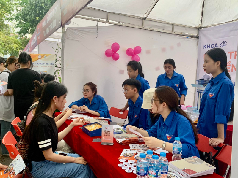 Học viện Báo chí và Tuyên truyền tổ chức Ngày hội Tư vấn, tuyển sinh hướng nghiệp năm 2023 -0