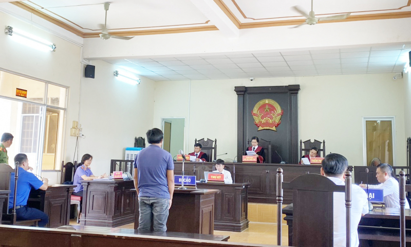 Thợ hàn gây cháy, cơ sở quảng cáo phải bồi thường trên 21 tỷ đồng -0