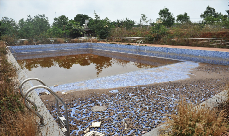 Cận cảnh Trung tâm thanh thiếu niên gần 62 tỷ đồng thành bãi chăn bò -0