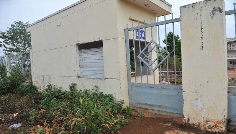 Cận cảnh Trung tâm thanh thiếu niên gần 62 tỷ đồng thành bãi chăn bò -0