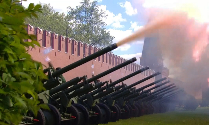 Nga duyệt binh Chiến thắng: Tổng thống Putin ca ngợi lực lượng chiến đấu ở Ukraine -0