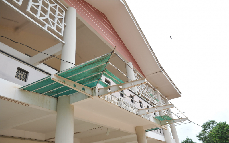 Cận cảnh Trung tâm thanh thiếu niên gần 62 tỷ đồng thành bãi chăn bò -0