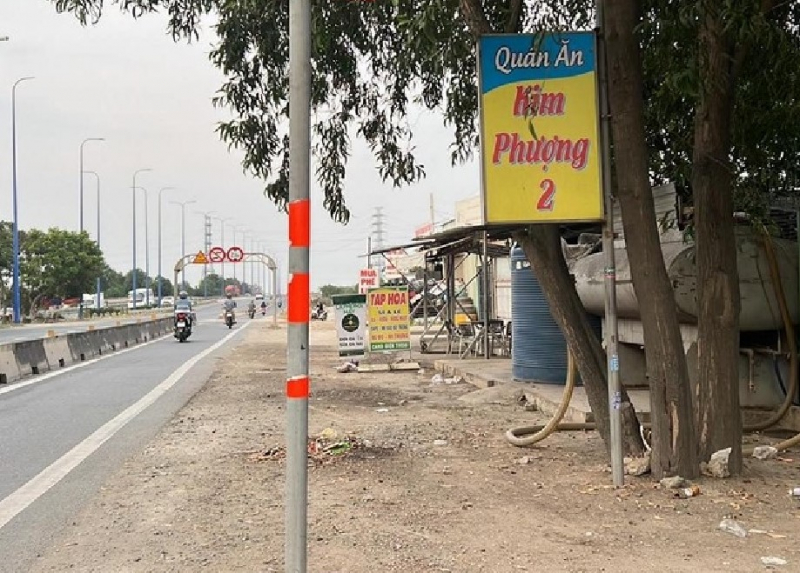 Bị khiêu khích bì bo ít tiền, nhóm khách kéo người đâm nhân viên quán -0
