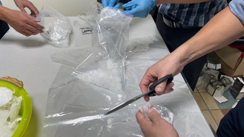 Phát hiện 1.370 gam nghi ma túy đá trong kiện hàng chuyển phát nhanh đi Nhật -0