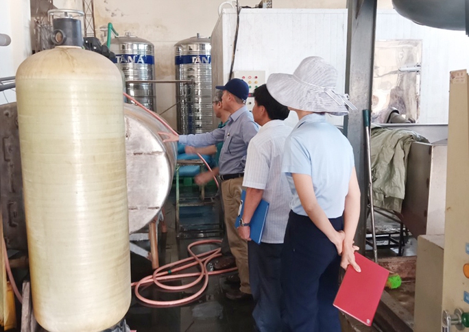 Diễn biến mới vụ phát hiện đỉa trong bình nước khoáng còn nguyên tem -0