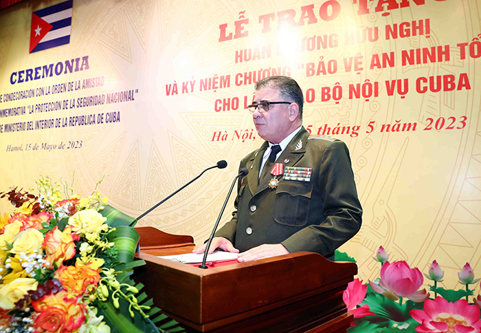 Trao phần thưởng cao quý của Đảng, Nhà nước, và Bộ Công an Việt Nam tặng Bộ Nội vụ Cuba -0