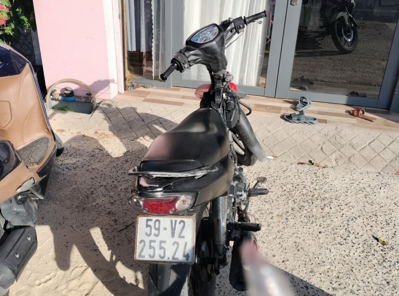 Gần 4 giờ ráo riết truy bắt kẻ sắm vài khách hàng để cướp vàng củ chủ shop quần áo -1