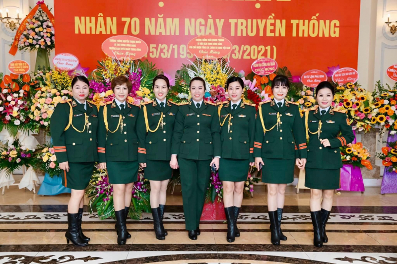 Nghệ sĩ ưu tú Hồng Vy: Ngọn lửa hồng của dòng nhạc thính phòng -0