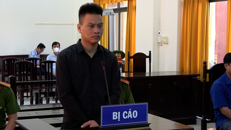 Lãnh hơn 14 năm tù vì dùng súng bắt giữ mẹ vợ -0