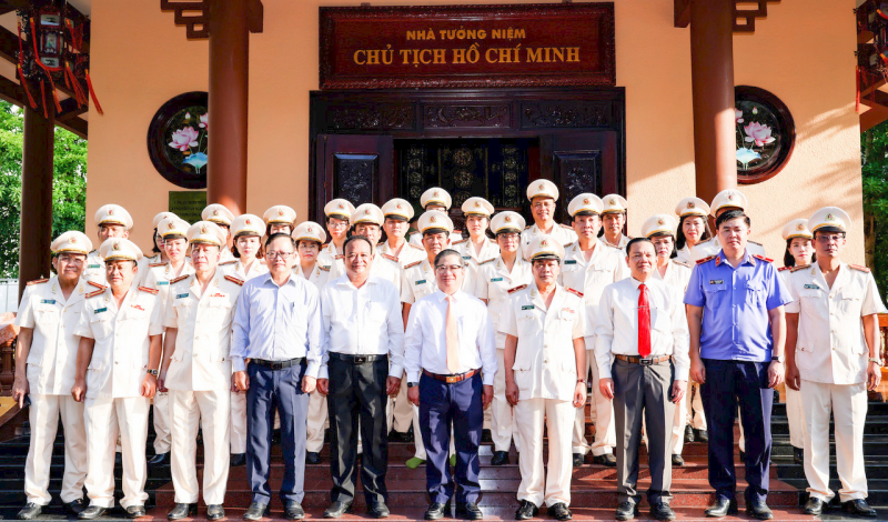 Công an TP Cần Thơ tuyên dương 75 điển hình Học tập, làm theo Sáu điều Bác Hồ dạy -0