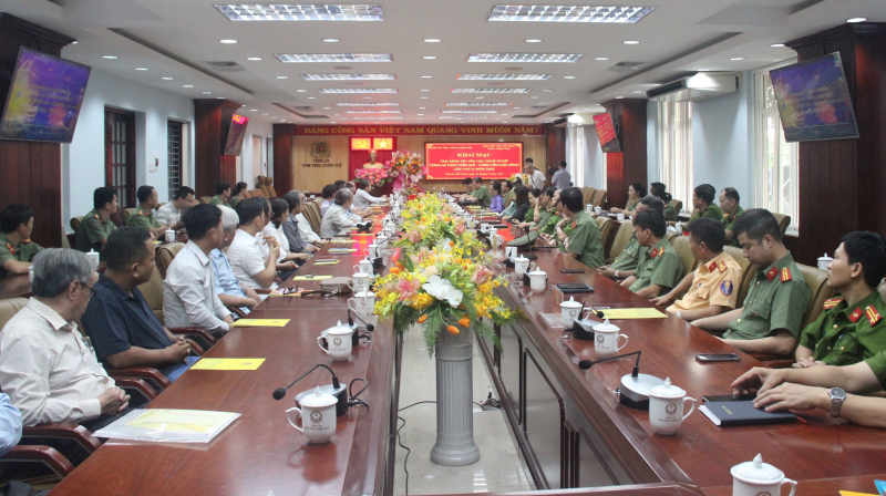 Khai mạc trại sáng tác văn học nghệ thuật “Công an Thừa Thiên-Huế - Vì bình yên cuộc sống” lần thứ II  -0