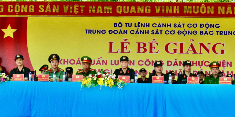 Bế giảng khóa huấn luyện chiến sĩ mới thực hiện nghĩa vụ CAND năm 2023 -0