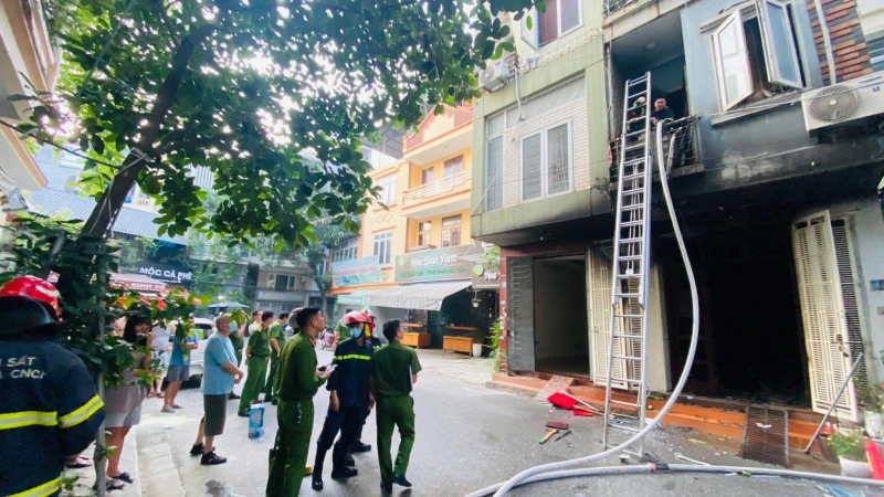 Cháy nhà lúc sáng sớm, nhiều tài sản bị thiêu rụi -0