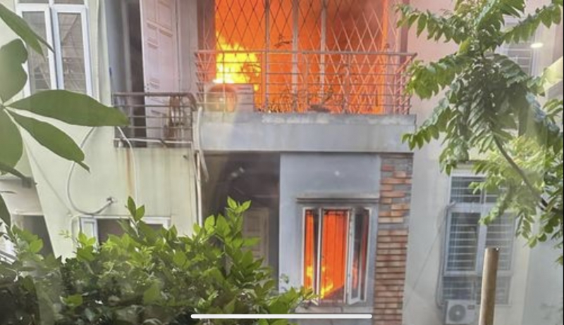 Cháy nhà lúc sáng sớm, nhiều tài sản bị thiêu rụi -0