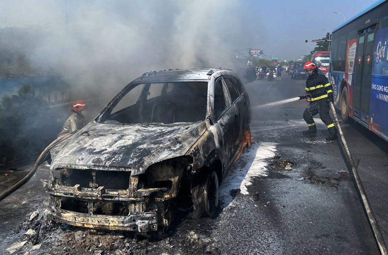 Cháy lán tạm trong ngõ sâu ở Hà Nội -0