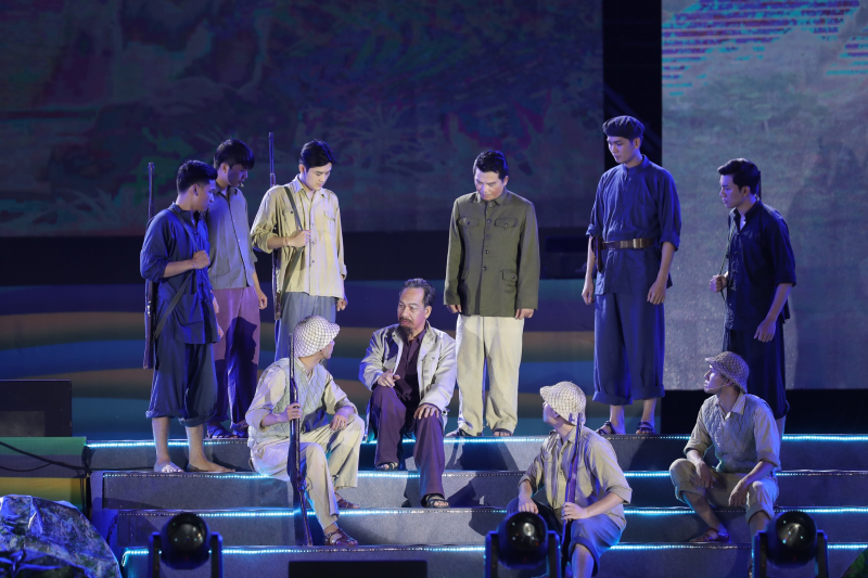 Bản tráng ca về những dấu son lịch sử của dân tộc từ “Thủ đô gió ngàn” -0