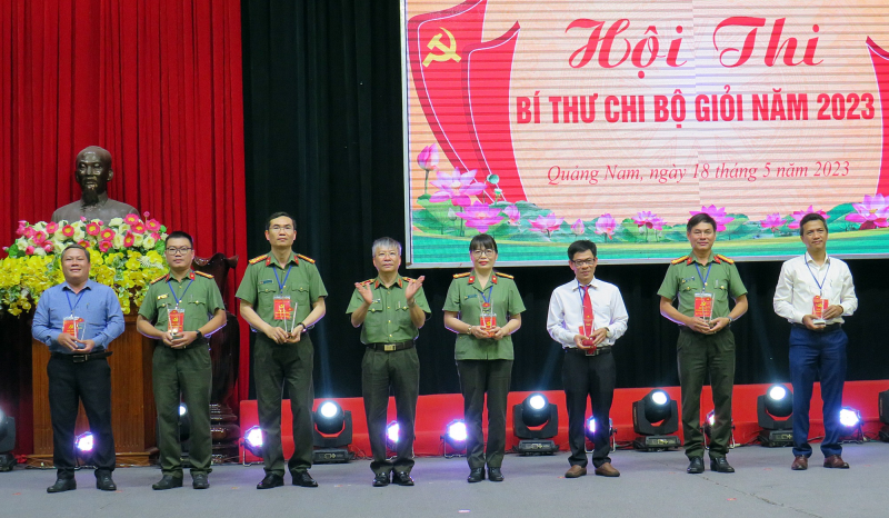 15 thí sinh tranh tài tại vòng chung kết Hội thi Bí thư Chi bộ giỏi -0
