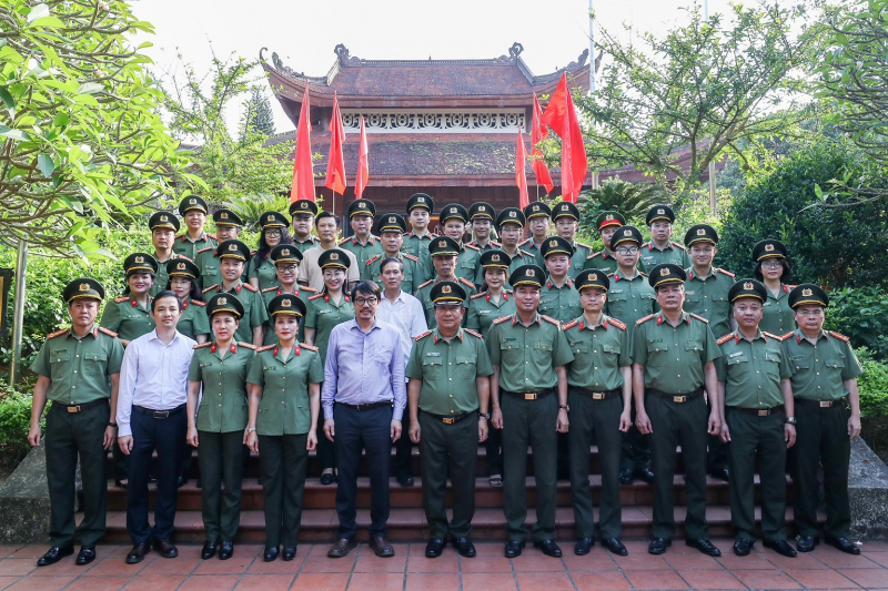 Cục Truyền thông CAND dâng hương tưởng niệm Chủ tịch Hồ Chí Minh -0