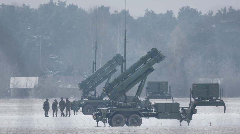 Nga: Tên lửa Kinzhal phá đài radar và 5 bệ phóng Patriot ở Kiev -0
