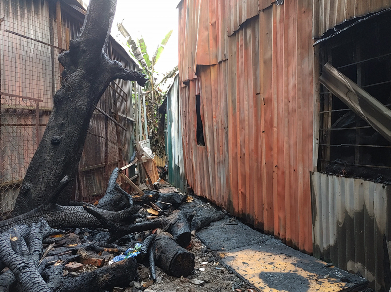 Cháy lán tạm trong ngõ sâu ở Hà Nội -0