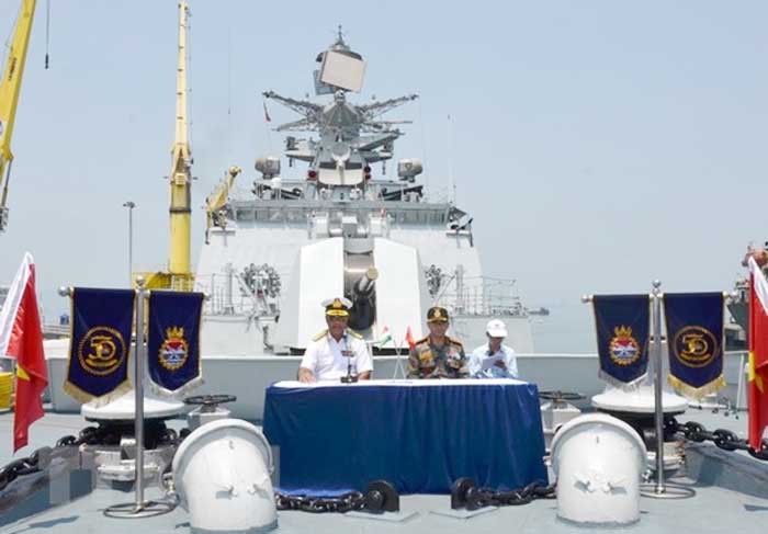 Hai tàu khu trục của Hải quân Ấn Độ ghé thăm thành phố Đà Nẵng -0