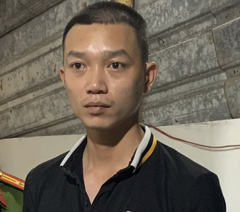 Kẻ cướp vòng vàng đeo tay của chủ shop quần áo từng bị án tù 7 năm  -0