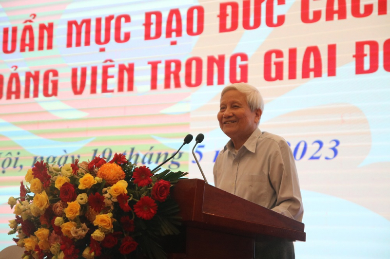 Xây dựng Đảng về đạo đức và xây dựng đạo đức cách mạng của cán bộ đảng viên là vấn đề rất hệ trọng -0