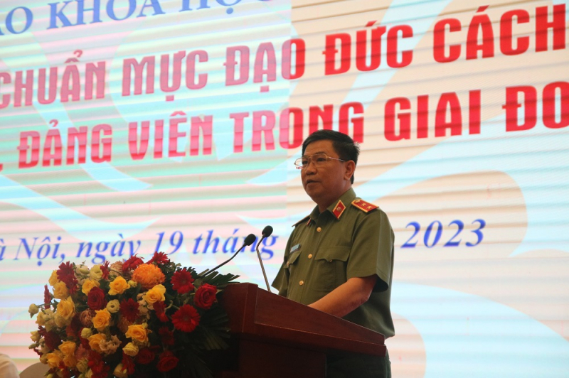 Xây dựng Đảng về đạo đức và xây dựng đạo đức cách mạng của cán bộ đảng viên là vấn đề rất hệ trọng -0