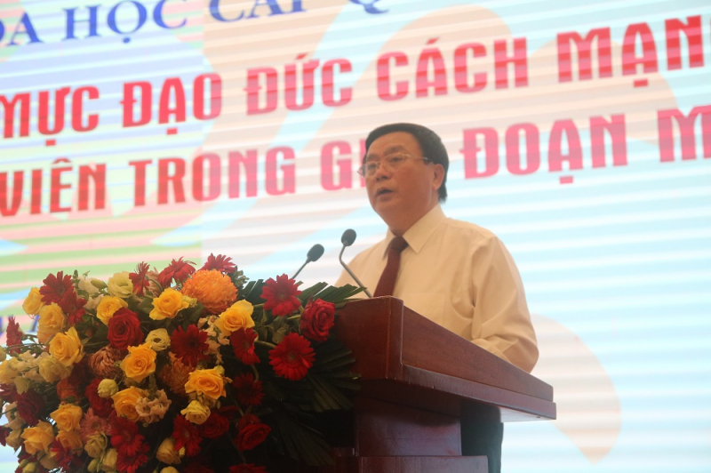 Xây dựng Đảng về đạo đức và xây dựng đạo đức cách mạng của cán bộ đảng viên là vấn đề rất hệ trọng -0
